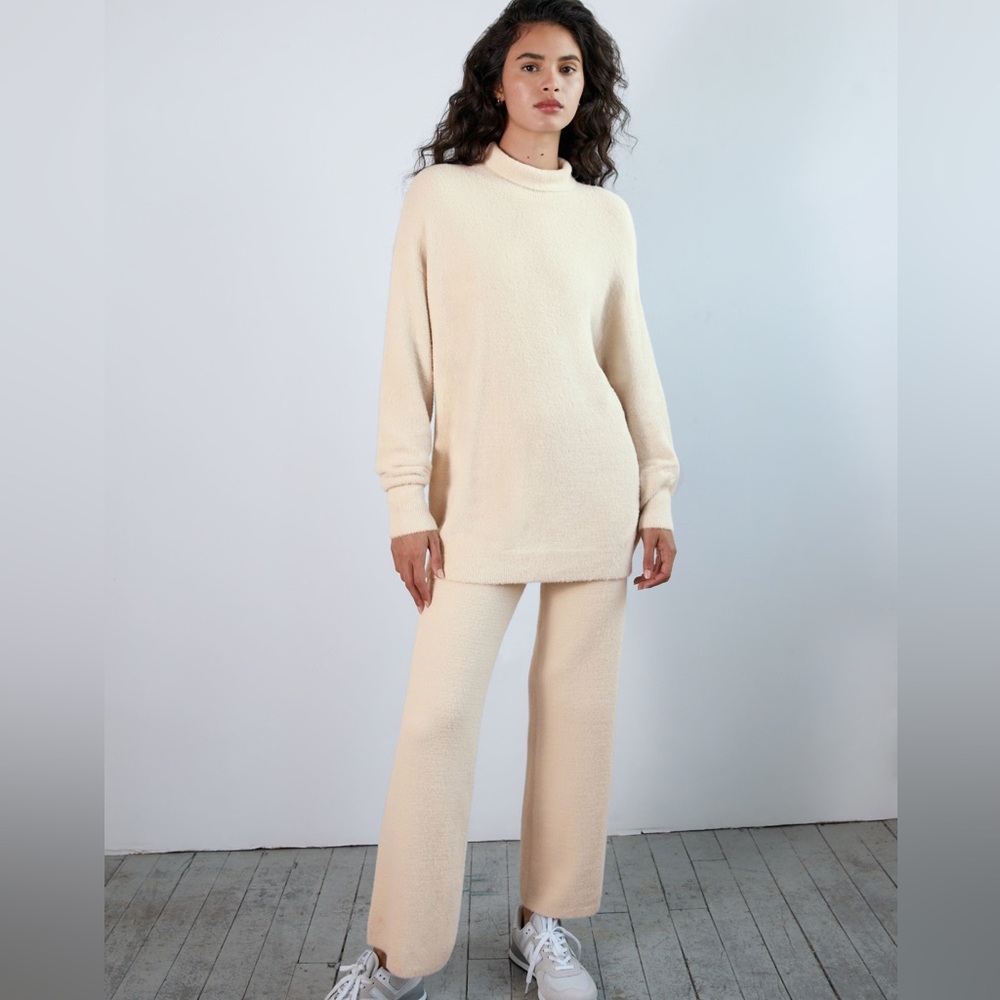 Aritzia Wilfred Free Hush Knit Turtleneck Sweater in Cream - Picture 3 of 10